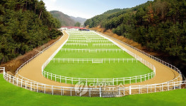 함안 경주마 휴양.조련시설 위용