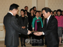 이 대통령, 김형국 주세네갈대사에 신임장 수여