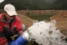 농업용수 `콸 콸 콸