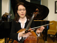 베토벤 세계 초연 연주용 과르네리 첼로와 다이아몬드 활