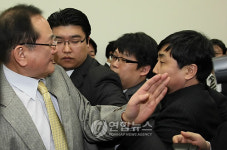 문방위 또, 충돌