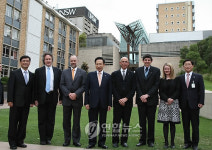 이 대통령 태양광 연구소 방문