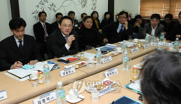 콘텐츠산업 발전 간담회 참석 유인촌 장관