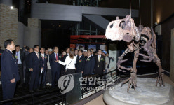 지자체 상대 `공룡화석 납품사기 12억 가로채