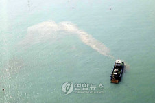 해경 헬기로 적발된 폐유 배출 현장