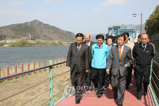 물금취수장 돌아보는 홍준표