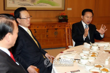 李대통령ㆍ박대표, 청와대 오찬회동