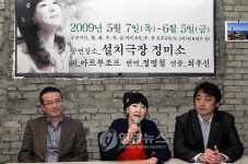 연극 시간이 흐를수록 연출과 두 배우