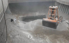 군산항 화물선 곡물창고서 불.. 잔불정리 한창
