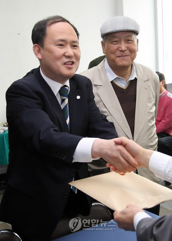 후보 등록하는 무소속 김대식 후보