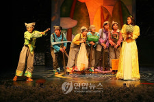 출연배우 전원 교체한 <백설공주를 사랑한 난장이>