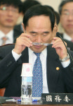 안경쓰는 안병만 장관