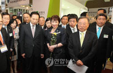 이 대통령 일산 부품소재전시회 참관