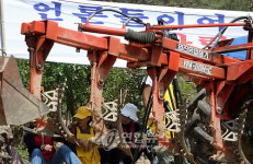 뿔난 봉하마을 주민들