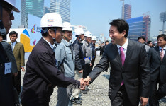 공사관계자 격려하는 오세훈 시장