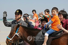 제주 장애아 해변 승마 재밌어요