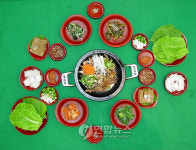 남원의 음식점은 전통목기 써요