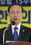환영사하는 현인택 장관