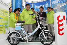 李대통령 5년내 3대자전거 생산국될것(종합)