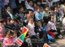 김형오 국회의장 국회 어린이집 방문