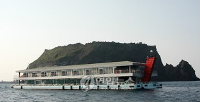 제주 성산포에 선상낚시호텔 떴다