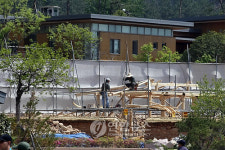 봉하마을에 관광객 북적‥盧사저는 숙의