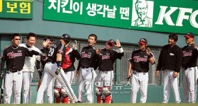 LG 페타지니 투런 홈런이요