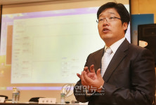 모니터링 프로그램 설명하는 양원호 회장