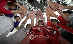 내 아내의 손을 찾아라!