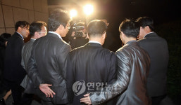 `박연차 돈 수수 부산고검 검사 귀가
