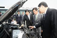 김문수, 화성 현대기아차연구소 방문
