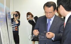 한총리, 日 부품ㆍ소재 관련 기업 시찰