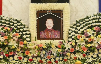 故 여운계씨의 영정