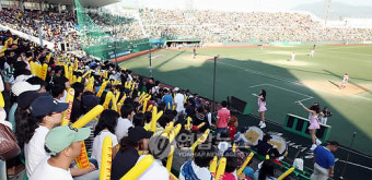 KBO리그, 역대 최단 118경기만에 200만 관중 돌파!
