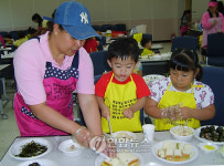 <카메라뉴스> 엄마와 함께 만드는 간식