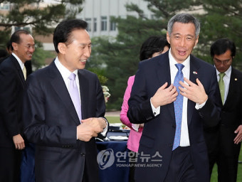 환담하는 한-싱가포르 정상