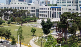 <카메라뉴스>모습 드러낸 대전시청 남문광장