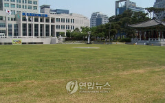 <카메라뉴스>모습 드러낸 대전시청 남문광장