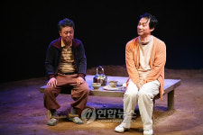 연극 <하얀앵두>의 한 장면