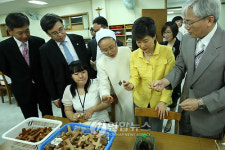 박근혜 전 대표, 성분도복지관 방문