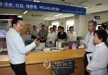 이 대통령 주민자치센터 방문