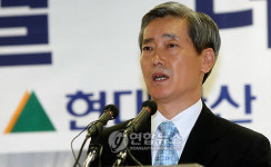 월례조회 갖는 현대아산 사장