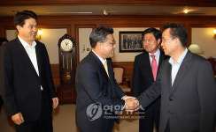 부산.울산.경남 지사 한총리 방문