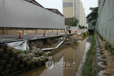 준공 10일만에 무너진 구미 소하천 둑