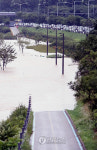 장맛비가 삼킨 한강 둔치 자전거도로