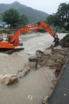 폭우로 완주 제방 붕괴