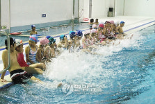 보은 온천수 수영장 인기 만점