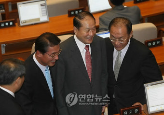 본회의 참석한 이상득 전 국회부의장