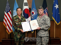 유엔사 군사 정전위원회 부참모장 한국 보국훈장 천수장 수훈