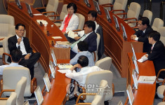 DJ 병세 전하는 박지원